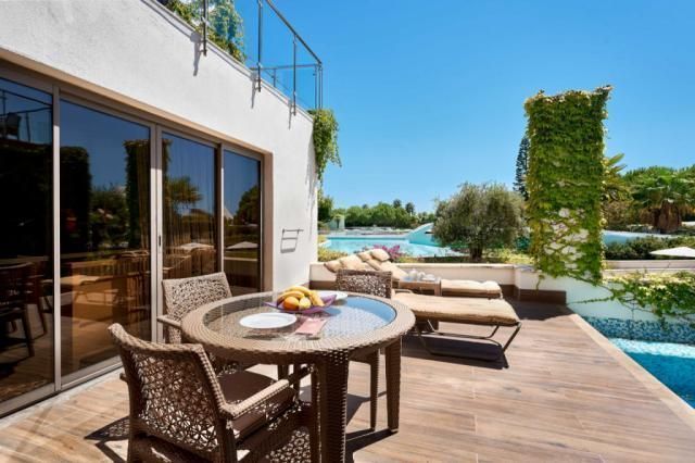 CORNELIA-DAIMOND-AMBER--SAPPHIRE-LAKE-VILLA-5.jpg