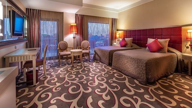 CORNELIA-DIAMOND-DIAMOND-SUITE-BEDROOM.jpg