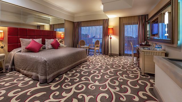 CORNELIA-DIAMOND-DIAMOND-SUITE-MASTER-BEDROOM.jpg