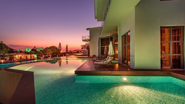 CORNELIA-DIAMOND-DIAMOND-SUITE-TERRACE-3.jpg