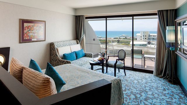 CORNELIA-DIAMOND-EXECUTIVE-CLASSIC-ROOM-1-MAIN-SLIDE-1.jpg