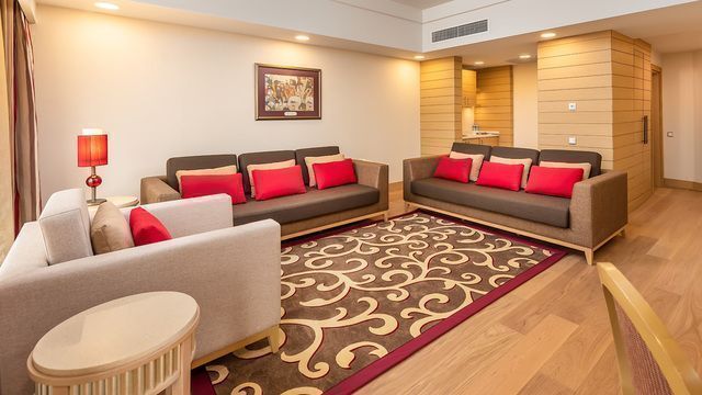 CORNELIA-DIAMOND-FAMILY-SUITE-LIVING-ROOM-2.jpg