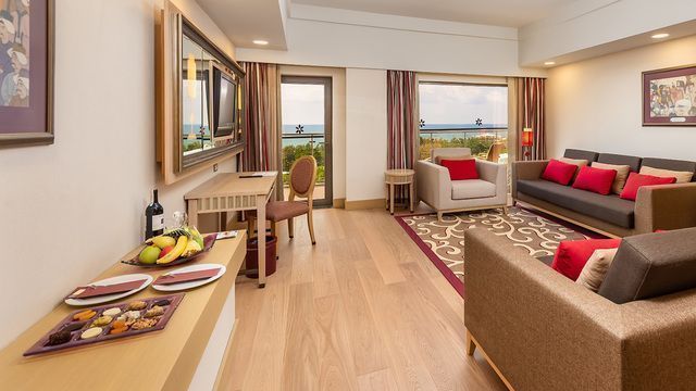 CORNELIA-DIAMOND-FAMILY-SUITE-LIVING-ROOM.jpg