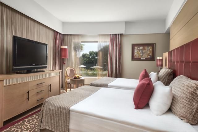 CORNELIA-DIAMOND-LAPIS-LAKE-VILLA-TWN-BED.jpg
