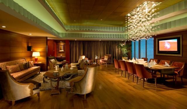 CORNELIA-DIAMOND-PRESIDENTIAL-LIVING-ROOM-1.jpg