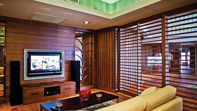 CORNELIA-DIAMOND-PRESIDENTIAL-SUITE-LIVING-ROOM-2.jpg