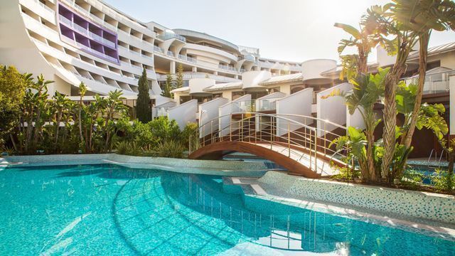 CORNELIA-DIAMOND-TURQUOISE-LAKE-VILLA-POOL.jpg